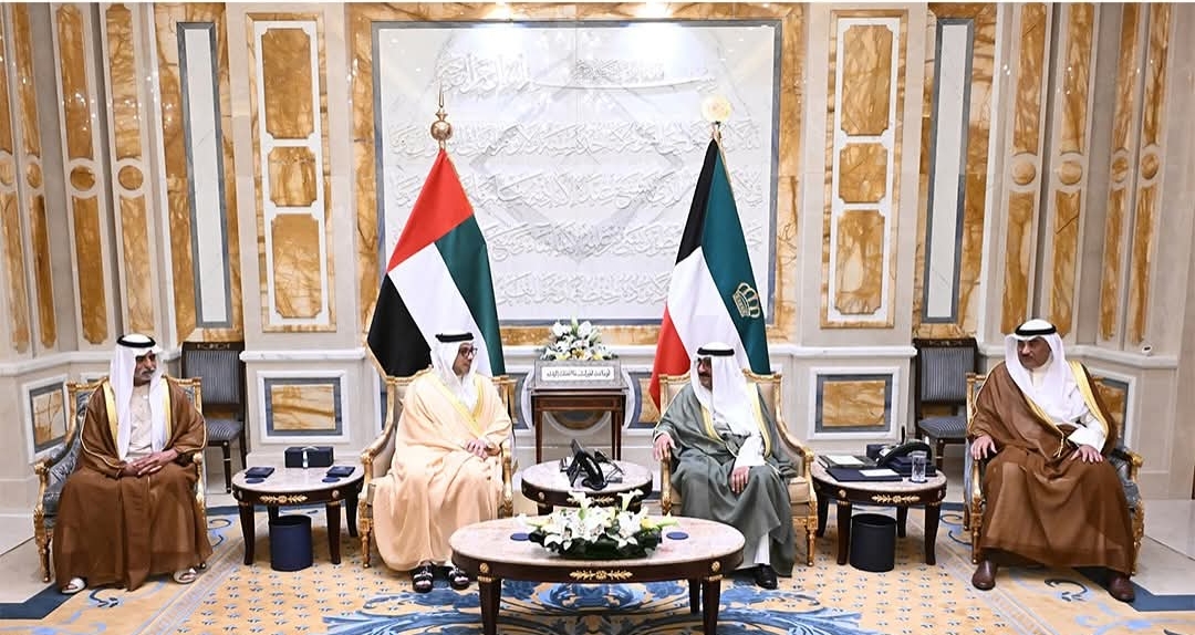 أمير الكويت يستقبل نائب رئيس الوزراء الإماراتي بقصر بيان