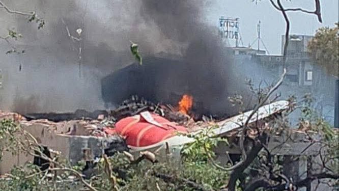 تفاصيل تحطم طائرة هندية بعد إقلاعها وعلى متنها 242 شخصاً