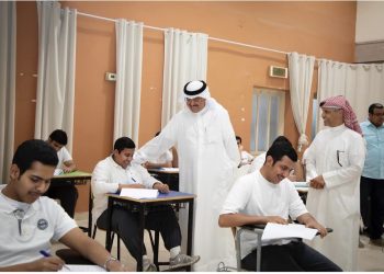 الطبطبائي يتفقد عددا من لجان امتحانات الصف الثاني عشر في الفروانية