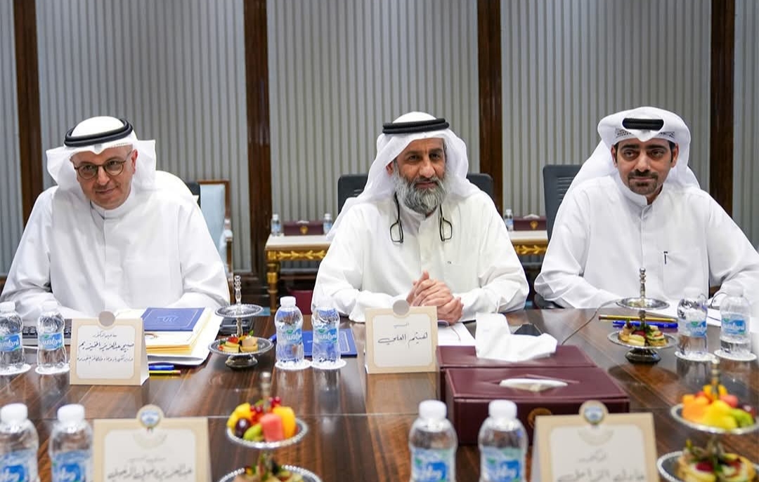 رئيس الوزراء الكويتي يبحث آخر تطورات إنشاء محطات توليد الطاقة الكهربائية وتقطير المياه