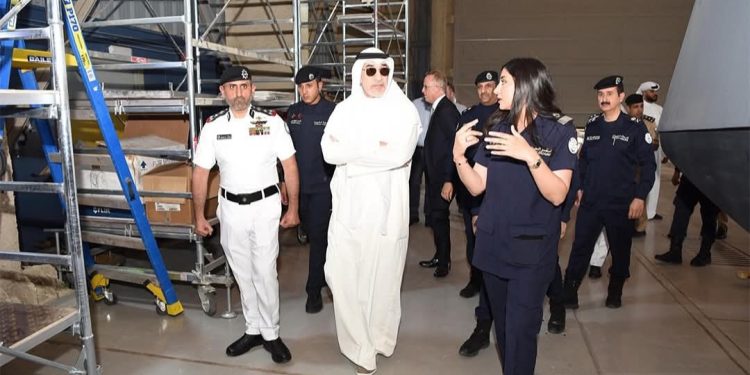 تشغيل القوارب البحرية المسيرة المنضمة إلى أسطول خفر السواحل بـ الكويت