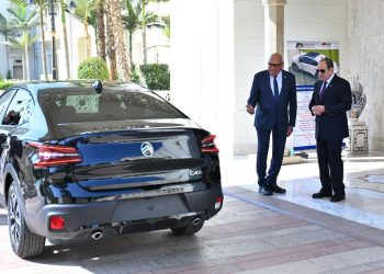 ستيلانتس مصر تشيد بدعم الرئيس السيسي لتوطين صناعة السيارات وتكشف عن إنتاج محلي لطراز C4X