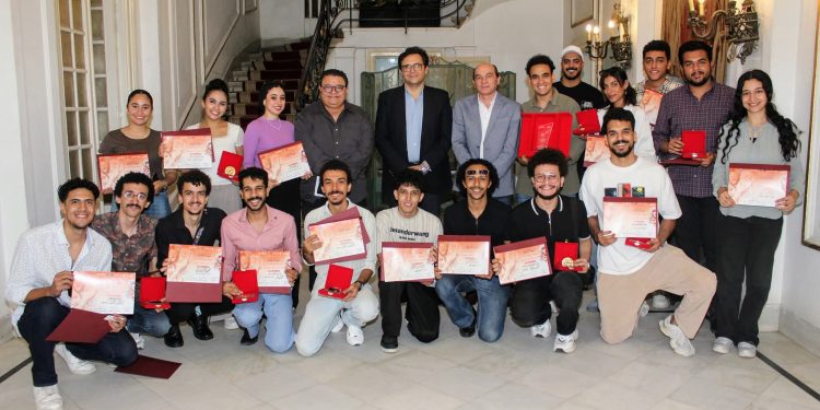 وزير الثقافة والفائزين بجوائز مهرجان نجوم المسرح