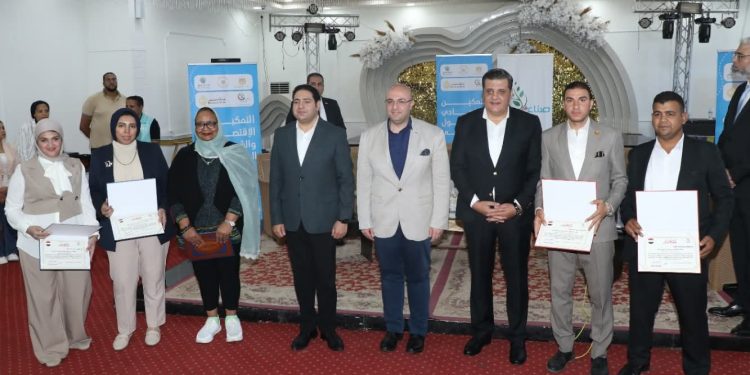 محافظ بنى سويف يكرم الحاصلين علي الماجستير