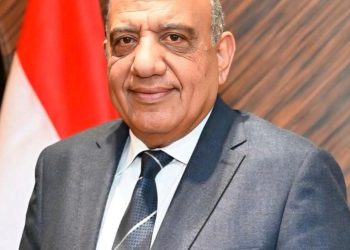 محمود عصمت وزير الكهرباء والطاقة المتجددة