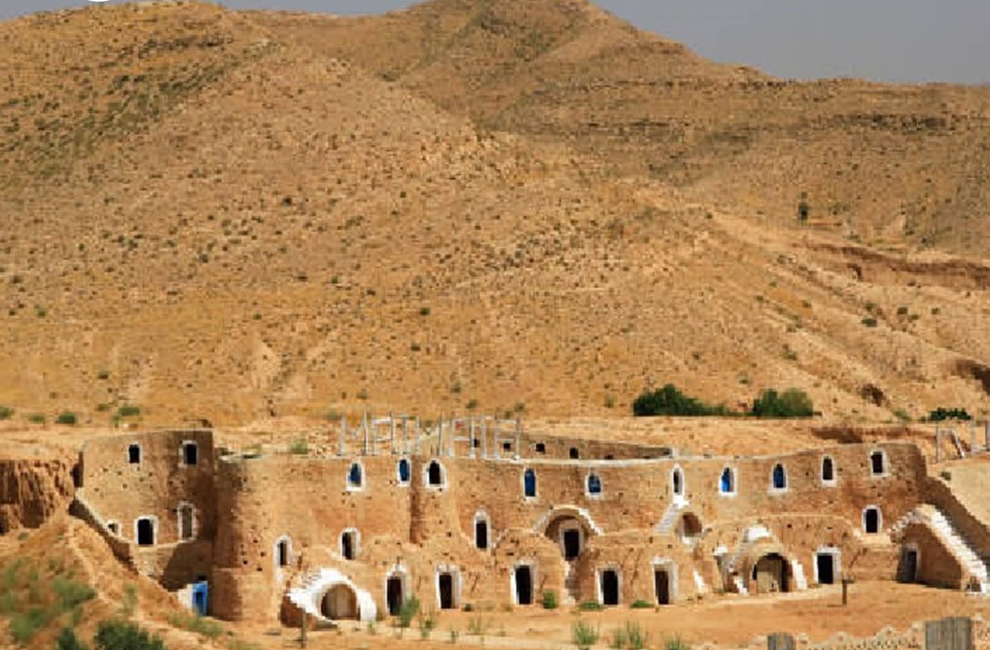 كل ما تريد معرفته عن قرية مطماطة التونسية الساحرة 
