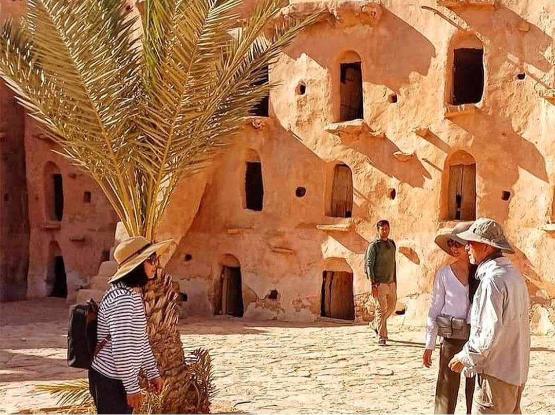 كل ما تريد معرفته عن قرية مطماطة التونسية الساحرة 