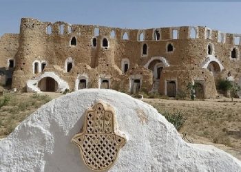 كل ما تريد معرفته عن قرية مطماطة التونسية الساحرة