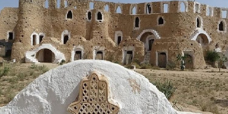 كل ما تريد معرفته عن قرية مطماطة التونسية الساحرة