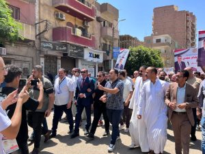 محمود أبو عزوز بين المواطنين 