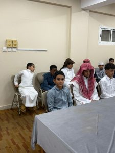 مجموعة من الطلاب أثناء المحاضرة 