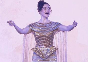 من أصول مصرية وأمريكية … تعرف على مطربة حفل المتحف المصري الكبير
