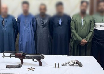 القبض على العامل وشركاءه