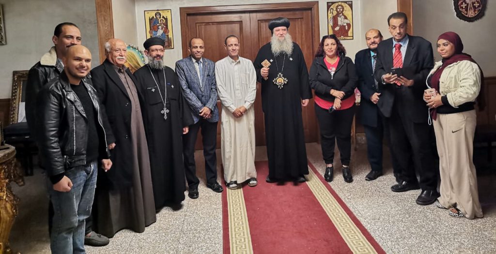 جانب من زيارة الأمين العام للمجلس الأعلى للقبائل العربية والمصرية بالقاهرة للانبا سيداروس