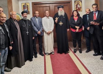 جانب من زيارة الأمين العام للمجلس الأعلى للقبائل العربية والمصرية بالقاهرة للانبا سيداروس