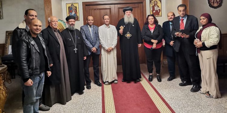 جانب من زيارة الأمين العام للمجلس الأعلى للقبائل العربية والمصرية بالقاهرة للانبا سيداروس