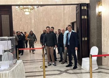 إقبال متواصل من المصريين في السعودية على التصويت بجولة إعادة انتخابات النواب 2025