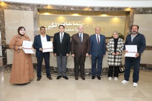 محافظ بني سويف يكرم الرياضيين والموظفين المتميزين 
