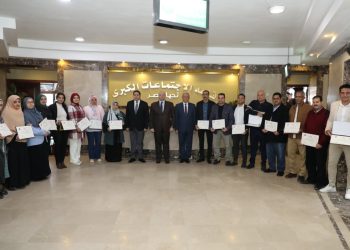 محافظ بني سويف يكرم الرياضيين والموظفين المتميزين