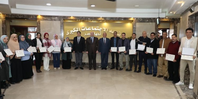 محافظ بني سويف يكرم الرياضيين والموظفين المتميزين
