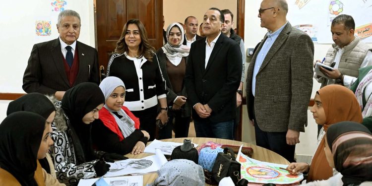 الدكتور مصطفى مدبولي رئيس الوزراء يتفقد مكتبة مصر العامة بشبين القناطر