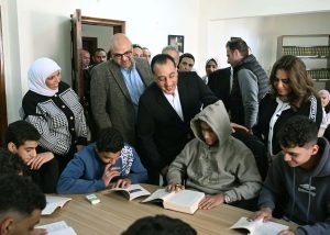 الدكتور مصطفى مدبولي رئيس الوزراء يتفقد مكتبة مصر العامة بشبين القناطر 