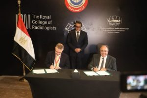 توقيع مذكرة تفاهم بين الوزارة والكلية الملكية لأخصائي الأشعة بالمملكة المتحدة (RCR)