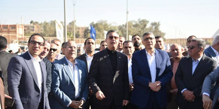 وزير التموين والتجارة الداخلية ومحافظ الجيزة يفتتحان سوق اليوم الواحد بمنطقة حدائق الأهرام