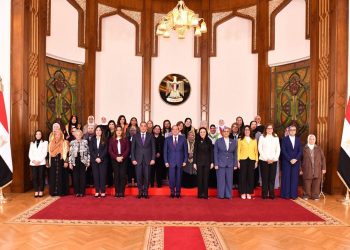 الرئيس السيسي يشارك في لقاء المرأة المصرية والام المثالية