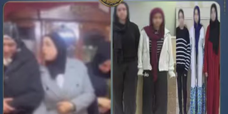 ضبط شقيقتان وبنات إحداهن لنشرهن فيديو سخرية من المصليات