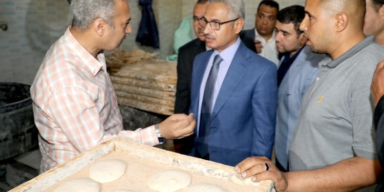 محافظ بني سويف يوجه بتطبيق الغرامة القانونية علي أحد المخابز