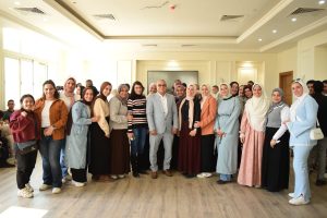 إداريو جامعة بني سويف الأهلية يحتفلون بتجديد الثقة في الأمين العام 