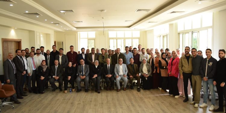 إداريو جامعة بنى سويف الأهلية يحتفلون بتجديد الثقة في الأمين العام