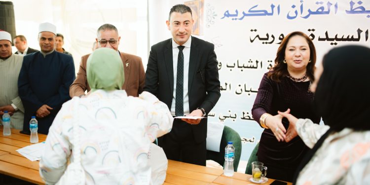 جانب من حفل تسليم 30 عروسة يتيمة مساعدات مالية ببني سويف برعاية تيتان للأسمنت