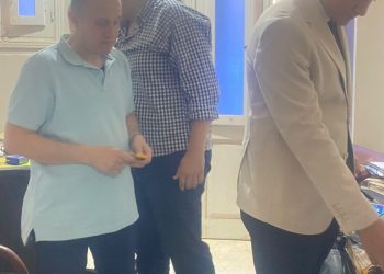 ضبط مركز للحجامة يعمل بدون ترخيص في بني سويف