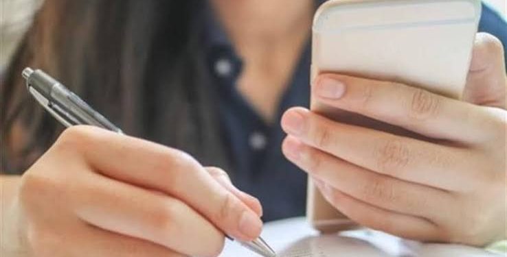 ضبط حالات غش إلكتروني بلجان الثانوية العامة.. والقانون يعاقب بالحبس والغرامة وإلغاء الامتحان