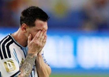 ضربة في الرأس تهدد حلم ميسي.. إصابة قوية قبل مواجهة مصر بدور الـ16 لمونديال 2026